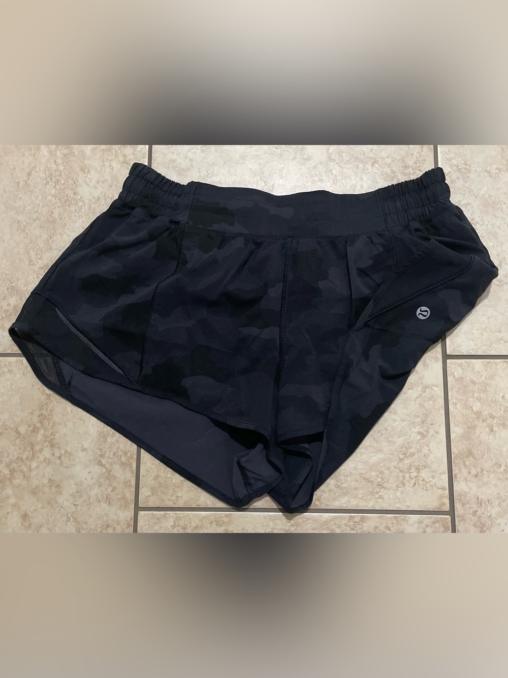 Lululemon Hotty Hot Short II *2.5"